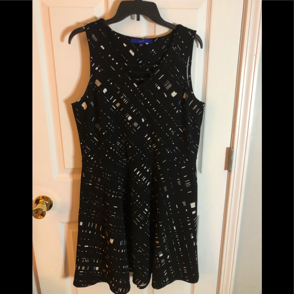 Apt 9, Women’s Size Large, Black Dress with white design, sleeveless, zip back